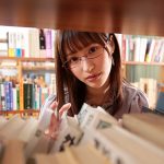 抵抗できないよう僕を拘束し笑みを浮かべジワジワ痴女ってくる文学女子 天使もえ - 1