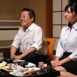 出張先のひなびた温泉旅館で新卒女子社員とまさかの相部屋逆NTR 彼女のもの凄い腰使いに何度も何度も中出しさせられてしまった私 根尾あかり - 10
