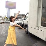 地元にマジックミラー号が来てロケをやっていたのでのぞきにいってみるとなんとそこには憧れの唯井まひろちゃんが！？ 突然大好きなAV女優と2人きり！ハッピーサプライズ童貞筆下ろしSP - 3