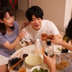 川の字で寝ていた彼女が真横で親友に夜●いされているのに寝たふりをする僕。 架乃ゆら - 2