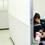 【VR】あなたは新人AD!撮影中にメイクさんから「内緒だよ!抜いてあげようか?」女優さんに「してみない?」と誘惑されるVR 美咲かんな・優梨まいな - 4