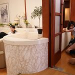 顔は両親。お尻は弟！親の死角で絶倫弟のチ●ポを尻グラインドで何度も抜きまくる小悪魔な姉 深田えいみ - 5