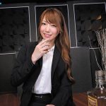 【VR】天井特化で犯●れまくり!! 目が覚めたら取引相手の美人OLさんが僕に跨り杭打ちピストン騎乗位の真っ最中!!どうやら酔って口説きそのままヤリまくったらしい…。 性欲限界突破したのか物足りない美人OLさんはコンドームが無くなった後もお構いなしで… 西宮ゆめ - 2