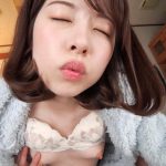 【VR】〈キス 200 回 SEX 〉 最高の距離感で顔面偏差値 100 点超えのお顔を堪能!「私の顔見ながらいっぱい出してね♪」ぐぅかわ彼女と四六時中‘しゅきしゅき’できる最高な休日!! あおいれな - 12