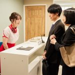 友達の彼氏は私のモノ。彼女に愛されている男だけを狙う美人受付嬢の唾液ベチョ舐めマーキング接吻 百瀬あすか - 2