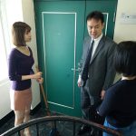 隣のぷりけつ人妻の無意識な尻肉挑発に興奮してフル勃起のデカチンで旦那の留守中イキまくるまで鬼突きしてしまった… 黒川すみれ - 5