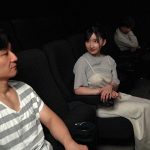 「こんな場所で？」「声でバレちゃう！」「ここに射精するの！？」小悪魔な巨乳逆チカンお姉さん 楪カレン - 1