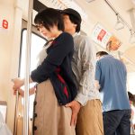 声が出せない電車の中で集団痴● 陰湿な乳揉み おもちゃ責めで開発されていく性に 疎い女子大生地味子「嫌だけど身体だけが気持ちよくなっていくんです…」23 歳 夏目さん 仮名 夏目響 - 3