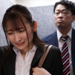恥辱のおしがま通勤 エレベーターに閉じ込められて我慢しきれず漏らしちゃった末広さんがノーパンで面接したのがバレて、上司と誰にも言えない性癖に溺れていく話。 末広純 - 1