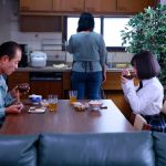 どうしても2人目のこどもが欲しい還暦間近の父の精力をあげるために毎日、睾丸マッサージさせられています。 夢見るぅ - 2