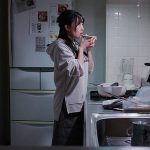 「パイズリまでなら浮気じゃないよね」押しに弱そうな草食隣人さんに胸チラ誘惑し毎晩挟んで誘いSEXにもちこむJカップ巨乳奥さん 月野かすみ - 2