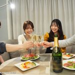 隣人夫婦NTR ～ドアでつながれた2つの部屋〈コネクティングルーム〉に宿泊した2組の夫婦～ 天馬ゆい 結城のの - 4