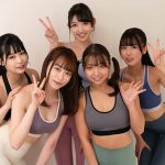 ヨガ体験教室の生徒で男は僕だけ…エロ目的での参加だと誤解されてはいけないと思えば思う程、美人インストラクターの突き出した美尻を見てチ●ポが反応してしまう…。下腹部の膨らみを見つかった僕は、体験コースには含まれていない集団エロレッスンに身を委ねてみる事に… - 2