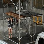 町工場。手錠の鍵は膣の中。あなたは「助けて」と言われ彼女を助けることはできますか？ 天使もえ - 3