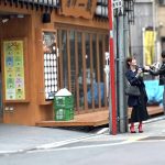 【鬼エロ人妻の美巨乳Eカップの淫乱ボイン美女を路上でGET】【路上で見つけた欲求不満のオーラぷんぷんのエロ痴女発見！！】とりあえずお店で飲んで歌う…！？いや弄るしかないでしょ初対面でディープキスとチク舐め店内デート許す淫乱妻！！もうこれ以上は…都月るいさ - 1