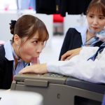 「制服・下着・全裸」でおもてなし またがりオマ○コ航空 SOD女子社員 本多そらビジネスマナー講習便 - 6