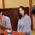 家族に内緒でねとられて… 家族旅行中、巨根青年にイヤというほど突かれイカされた妻 本田もも - 5
