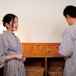 家族に内緒でねとられて… 家族旅行中、巨根青年にイヤというほど突かれイカされた妻 本田もも - 6
