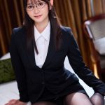 【VR】【8K VR】「ごめんなさい、部屋押さえてなくて」仕事が出来ない新卒女子とホテル相部屋。シャワールームはまさかの透けガラス。彼女のシャワー姿で思わず興奮してしまった僕は… 静河 - 2