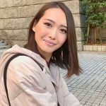 イチャラブ不倫 笑顔の奥に秘めた情熱が高ぶりを抑えられず他人棒でイき狂う！精子欲しさに時間いっぱいハメ続けて痙攣絶頂！ 三池小春 - 1