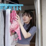 隣の団地妻がベランダにパンティを干す昼下がりは旦那不在のサインです。 黒島玲衣 - 1