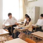 乳首こねくり失禁 卑劣おとなチ●ポで輪●されているのにお漏らし絶頂してしまう敏感乳首J系 小那海あや - 1