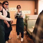 接客態度の悪さを売りにして流行っているレストランの店員が度を過ぎていたのでバイト後に待ち伏せ注意(SEX)。3日で従順な接客(肉便器)になりました 宮城りえ - 1