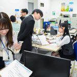 誰にでも定額かけ放題!OL編 仕事中、昼休み、いつでもどこでも社内の女性社員に…ぶっかけまくり! - 3