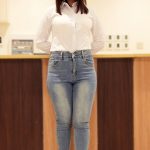 マ〇コの精液が乾く暇もない堕落女医がついに逆狩りをし始める。今日も大胆に股を広げオナニーしながら挑発し、襲ってくるのを待っている。汐見唯 - 1