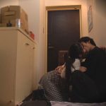 我慢できない…玄関セックス 扉一枚隔てた向こうは外。フラれたばかりの巨乳女とヤケ酒SEX 星乃夏月 - 2