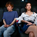 平日の昼間…お客が全く入っていない映画館でサキュバス淑女と2人きり!上映中にもかかわらずボクに近寄ってきて服の上からボクの乳首とチ○ポをいじくり倒し!更には生チンポを取り出して… 橘メアリー - 2