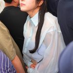 電車の中でインナーを抜き取られ透け巨乳を見られる羞恥で抵抗できないシアーシャツ女子2 - 16