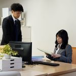 美人上司と愛妻家の僕、同じ部屋でベッドはひとつ。朝まで搾り尽くされた出張先NTR相部屋 金松季歩 - 1