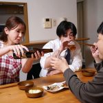 無職で堕落したナマポ暮らしを送る典型的ダメ人間の俺がマジメに働いてちゃんと納税してる 勤労者な友達の自慢の美人嫁ちゃんを巨根をぶちこみメロメロにさせて寝取ってやった胸糞話 波多野結衣 - 1
