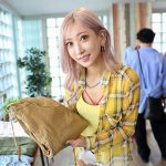 【VR】【8K】試着室に僕を連れ込みさりげなく勃起誘惑してじっくりねっとり痴女る隠れ肉食ギャル店員AIKA - 4