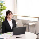 上京したてで友達のいない後輩社員と酔った勢いでお泊りすることに… 脱がせたら予想外のスリム巨乳で興奮しっぱなしの僕は一晩中ハメまくった 坂井美桜 - 2