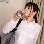 【VR】仕事をやめ、引きこもるようになった姉のオナニーを発見。彼女は、長らく空いていた膣をネットリじっくり埋めるようにボクを犯してくる魔性の女と化していた。 胡桃さくら - 4