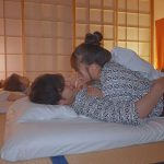 彼女、彼女の妹との温泉旅行で妹の方が二人きりになるたびに甘え密着ボディタッチからのおねだりキッス、 たまらず勃起するとジュボジュボしゃぶり始め暴発寸前チ●ポを色んな体位でハメてきて意のままに大量射精しちゃう恥ずかしい僕。 川越にこ - 4