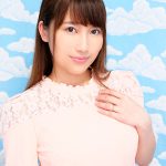 吉祥寺で見つけた心優しい巨乳の女子大生 童貞くんのオナニーのお手伝いのつもりがセックス練習ってことで素股していてヌルっと入って筆おろし！？ 倉多まお - 1