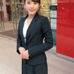 働くカワイイ看板娘の皆さん!!「仕事の合間に筆下ろししてくれませんか!?」休憩中に童貞くんの悩みを聞いてると母性本能くすぐられ膣がキュンキュン赤面発情(^^;)「私が…初めてじゃダメかな」ミラクル展開ww勤務中に童貞卒業ナマハメ連続…しおりさん まいさん - 1