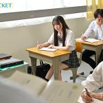 仕事終わり制服リフレを呼んだら自分の教え子が…。 お互い弱みを握った教師と生徒の背徳的でイケナイ関係 佐々木さき - 1