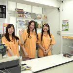 【連続スケベ小説】コンビニで働く巨乳母娘3~100cm越えデカパイで誘惑してくるどすけべ長女・ひとみさん 逢坂瞳 - 2