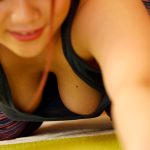 【至高】ヨガしているだけなのになぜか目線が●●に行ってしまう挑発的な「犬ポーズ」！！目のやり場に困るエッチなぽっちんインストラクター6選 - 5