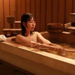 【VR】【8K】貸切温泉潜入、社員旅行中に朝勃ちレ×プ。数少ない後輩女性社員の濡れ髪と浴衣姿に…制限時間で大量膣奥射精 - 4