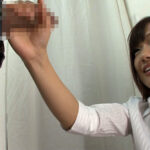 神回BEST 試着室で裾上げ中勃起チ〇ポをさりげなく目の前に出すと意外とヤレる！！ 10人200分 - 20