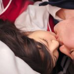 『し～っ！声出したらバレちゃうよ！』『近いんですけど…』『今、唇当たったよね？キスした？？』『暗くて分からないです。』修学旅行の奇跡！布団の中でクラスのマドンナと唇と唇の距離1mm！ 倉本すみれ - 4