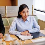 証券会社の妻 円安株高バリキャリ証券レディの妻が顧客のクレームで右肩上がりにソリ返ったビンビン巨根をぶち込まれてねとられました…。 北野未奈 - 8
