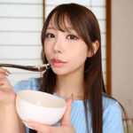 【VR】禁断の唾飲ませ カラダが動かない老いた私に生きる力を与えるのは、ほんの少しの食料と息子の嫁のヨダレです。 尾崎えりか - 10