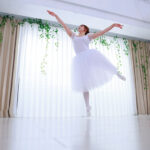 旦那が抱いてくれない…今が女ざかりの人妻バレリーナ 香織さん 32歳 AV DEBUT 久しぶりの中出し軟体セックスで本気の連続イキ - 2