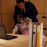 中小企業に入社したプリプリデカ乳OLが ボロッボロになるまで全オトコ社員に数珠つなぎレ●プ 小日向みゆう - 1